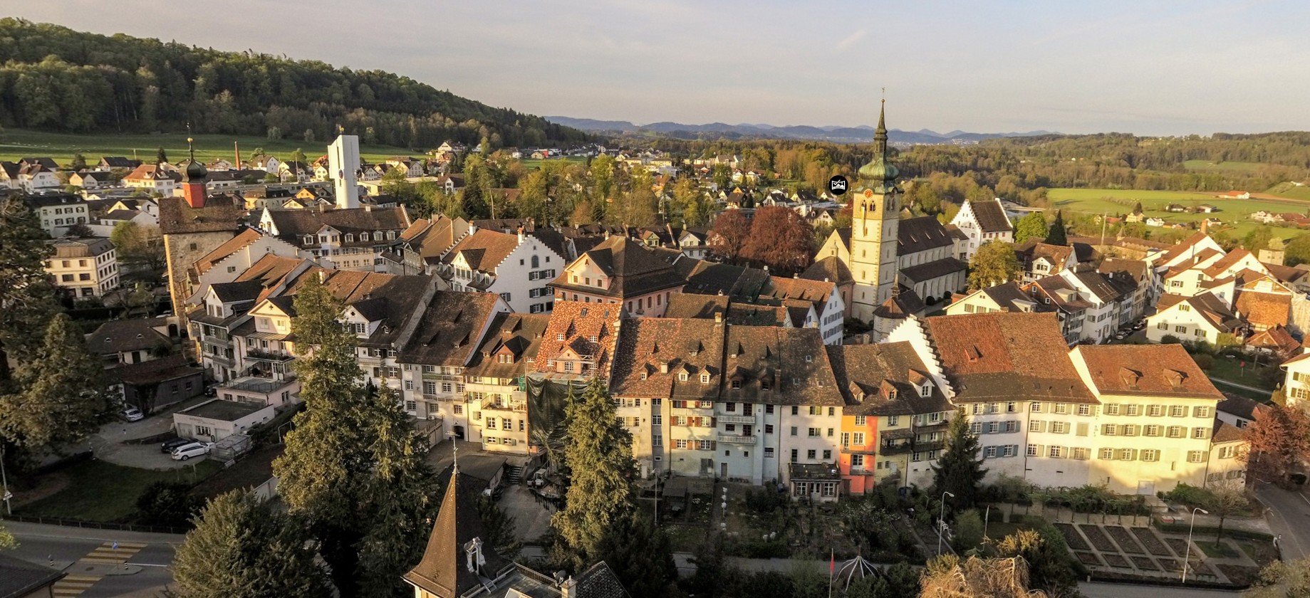 Luftaufnahmen einer Schweizer Ortschaft - Professionelle Drohnenaufnahmen